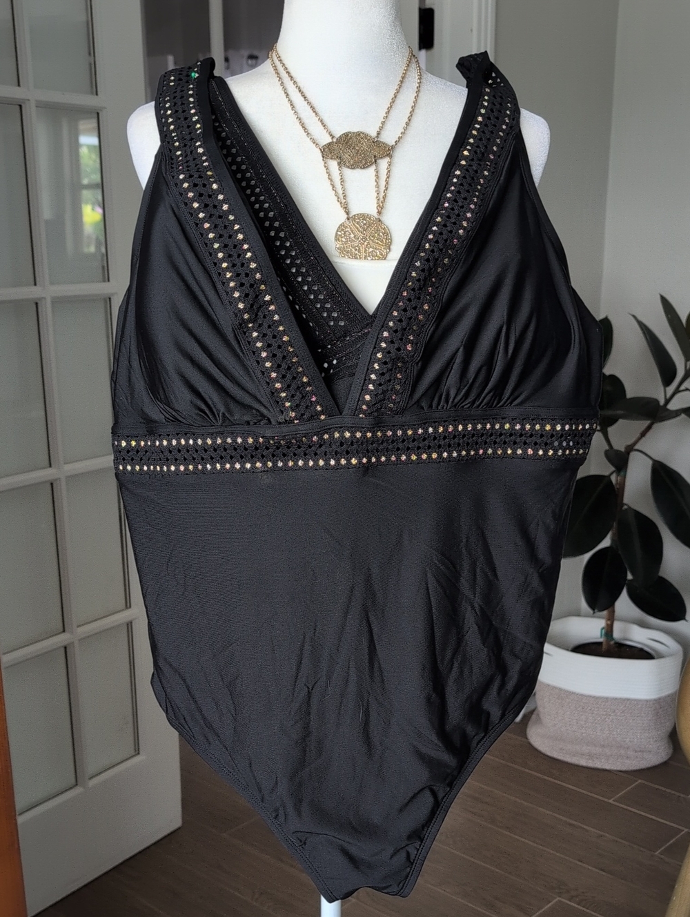 NWY Kohl's Black V-Neck Trim Swimsuit 3 X